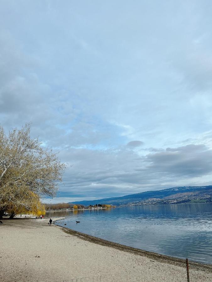 Peaceful And Spacious Lake View West Kelowna Eksteriør billede