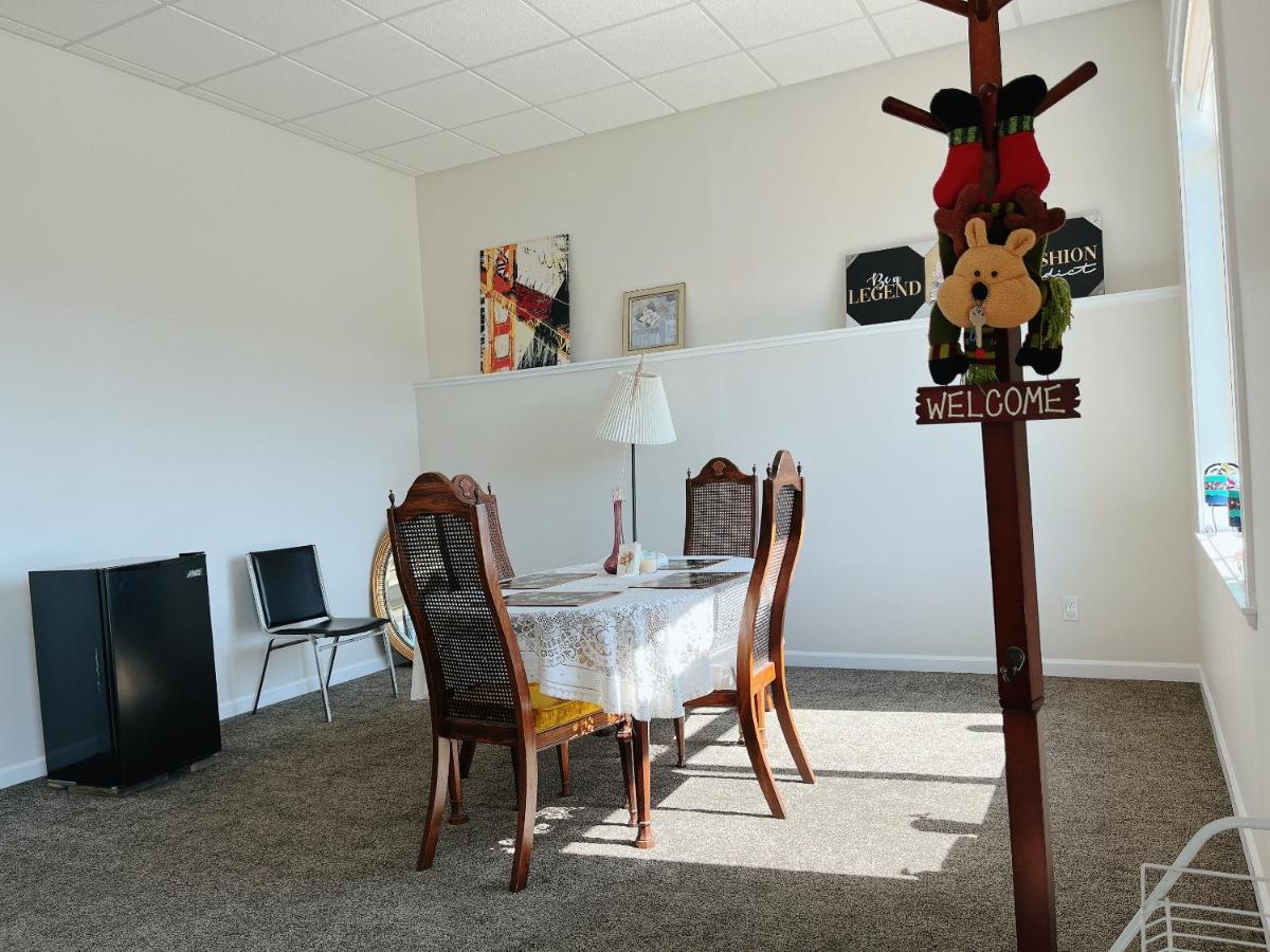 Peaceful And Spacious Lake View West Kelowna Eksteriør billede